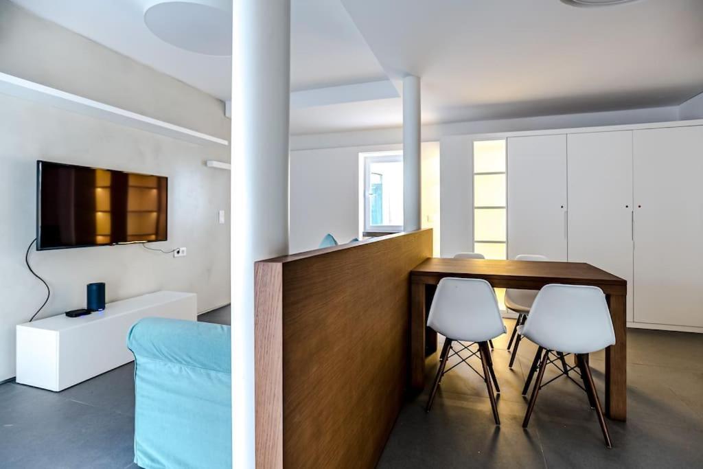 Historic Town Modern Apartment *