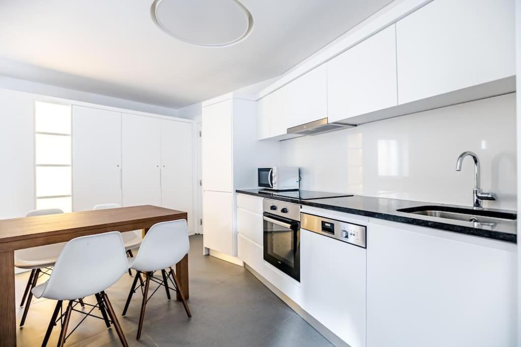 Historic Town Modern Apartment
